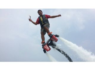 自由自在に空を飛べます。