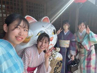 伊勢木綿の唯一の織元である臼井織布。ゆっくり織り上げられる生地は柔らかく、着るほどに 体になじむ風合いです。
