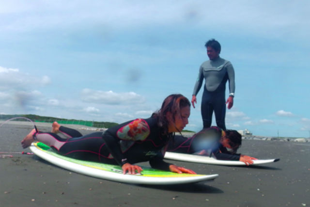 【初心者歓迎!】女性お一人でも安心!初めてのサーフィンレッスン♪