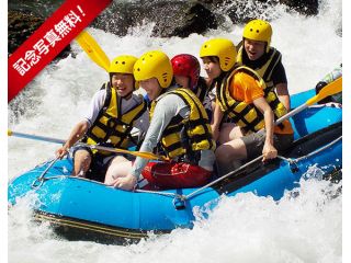 スリル満点なラフティングで大自然を体感。運が良ければシカやサルなどの動物達にも会えますよ。