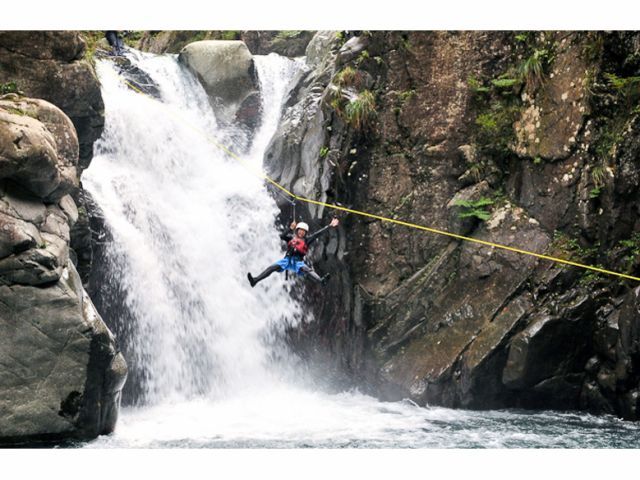 アウトドアクラブNUTS 滋賀ベース:【滋賀】ツアー内容に絶対の自信あり!渋川七滝ロープキャニオニング1日コース