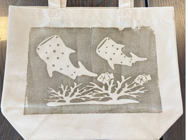 色を入れていく前の状態です☆黒い部分がのり付けされている場所です