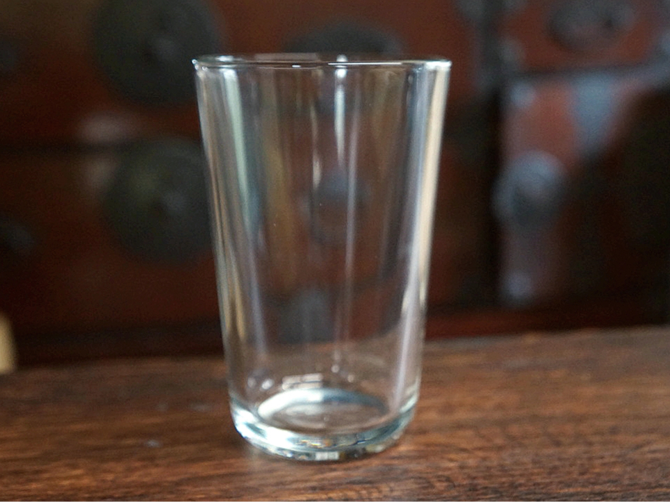 こちらのコップが『サンドブラスト体験』で使用するコップです。グラスは、よぎなく変更することがあります。