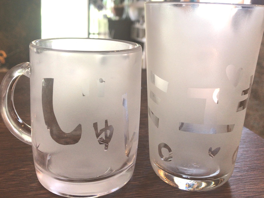 サンドブラスト体験は子供から大人まで楽しく出来ます。