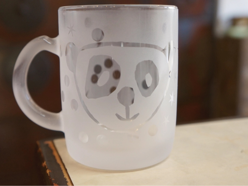 お子様がデザインをしてお母さんがお手伝いしたコップです。大きくなっても使って頂きたいです。