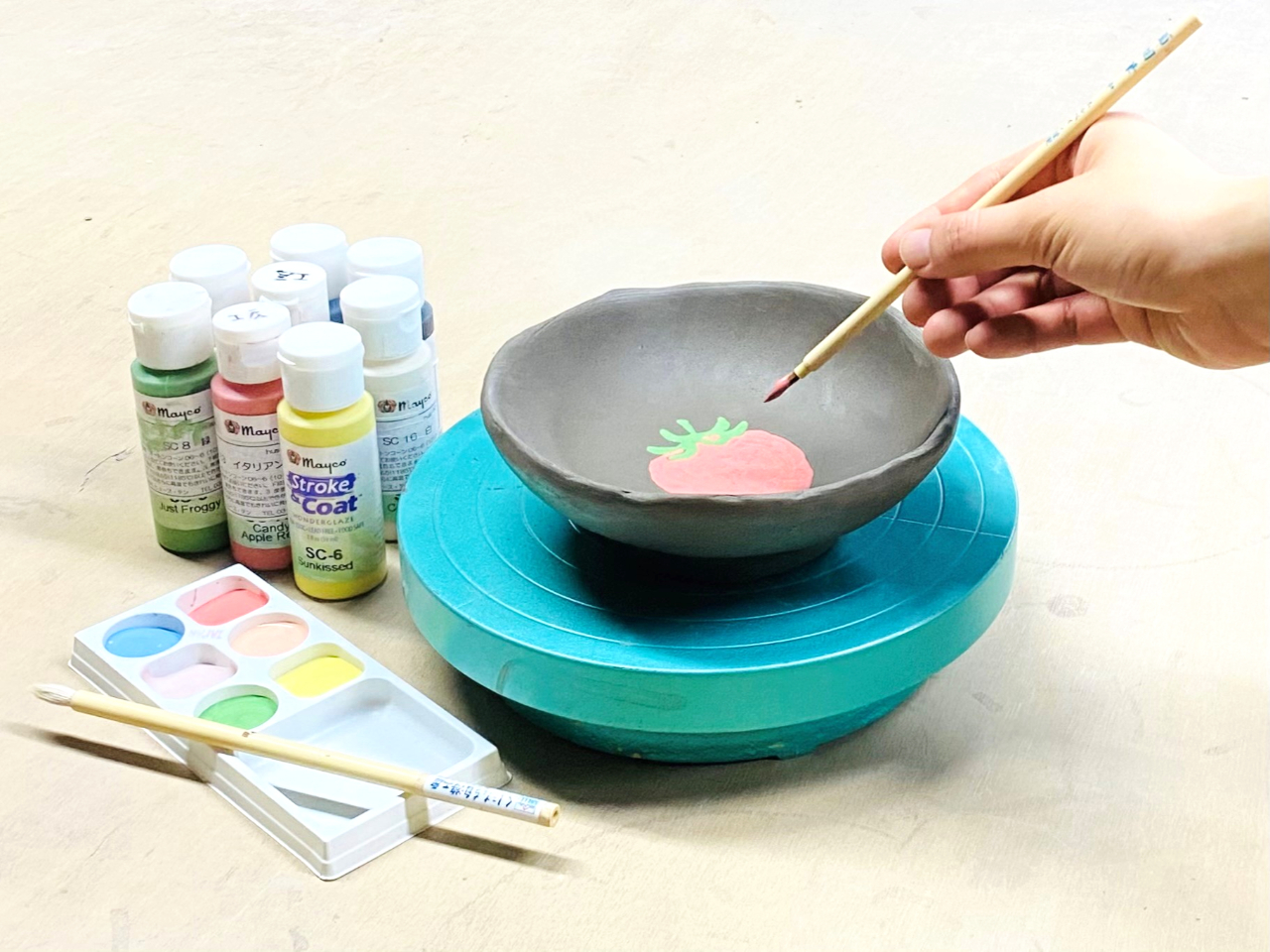 その日のうちにカラフルな色付け(人気のヒューステンSC釉薬がご使用になれます。) もできます。(別途追加1,500円/個)