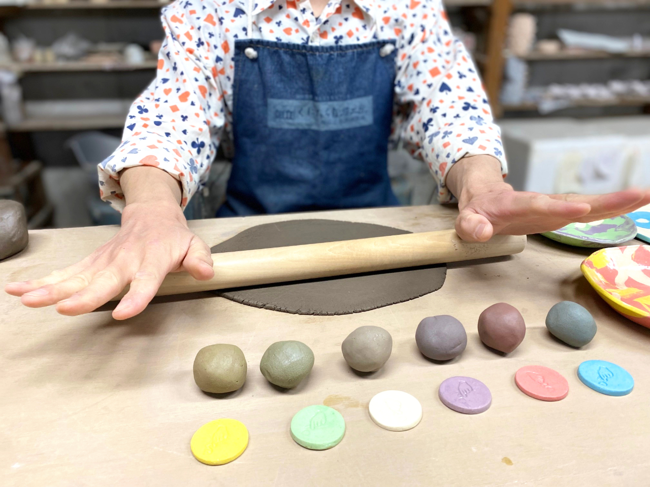 韓国らしさを忠実に再現するため、工房でオリジナルのカラー粘土を開発、制作いたしました!「黄身イエロー」はビビットな色味に、特にこだわりました。