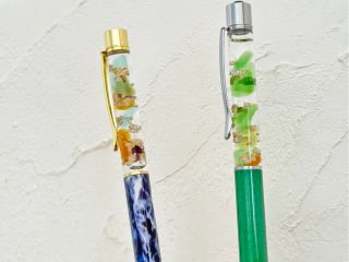 自然につくられたシーグラスは色や形も様々