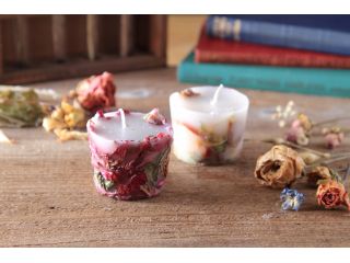 Sサイズの場合はお二つ作れます。それぞれ雰囲気の違うキャンドルを作って楽しんでみてください。一つはプレゼントにするのもおすすめです。