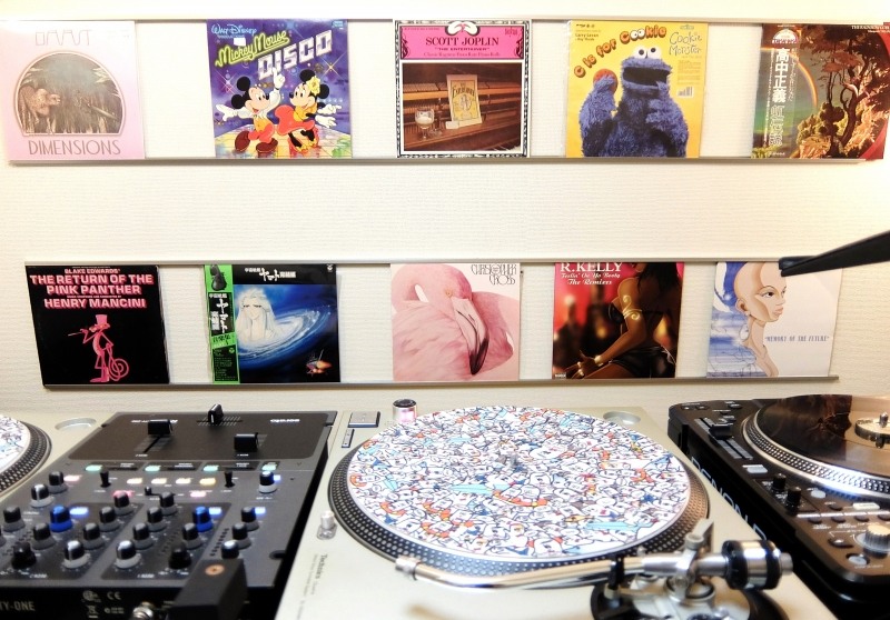 ̓vCx[gȕ͋CŁAƂDJu[XŗďKƂo܂B