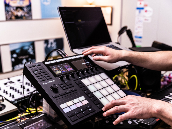 oCuXR[hTv[_MASCHINE_DAW_DTM