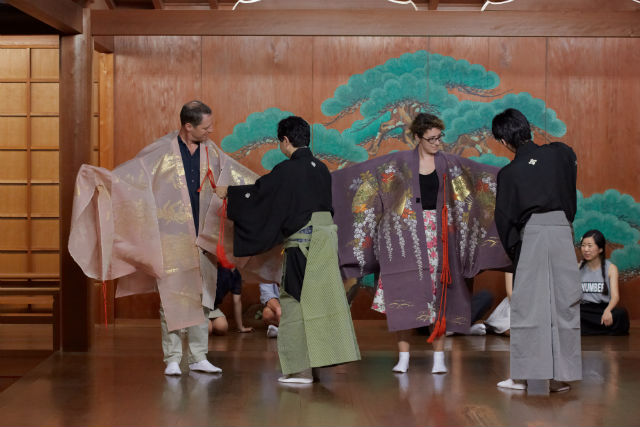 \̌Bԋ߂Ɍ\̔Ɏv킸ߑڂ܂B