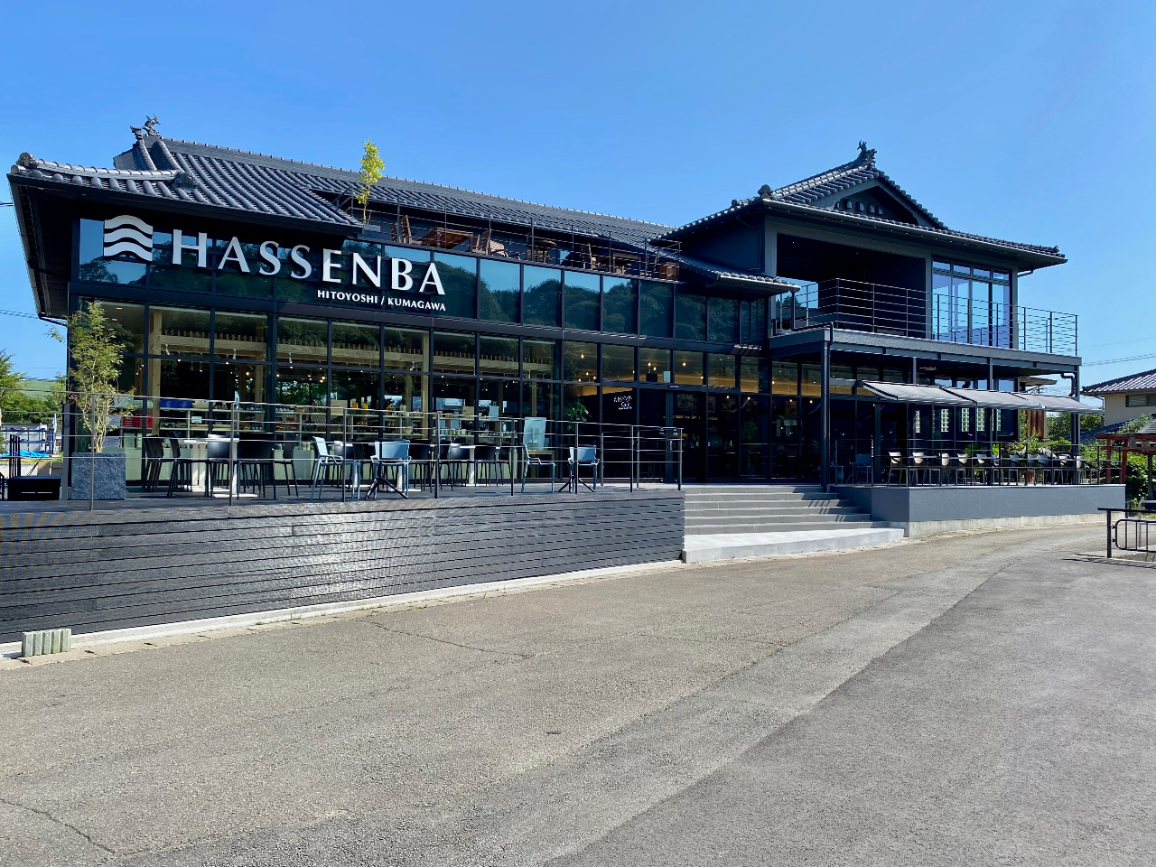 �o���ꏊ�̓p���P�[�L�J�t�F�₨�y�Y��̔����Ă���HITO�~KUMA STORE�Ȃǂ�����ό������{�݁uHASSENBA�v