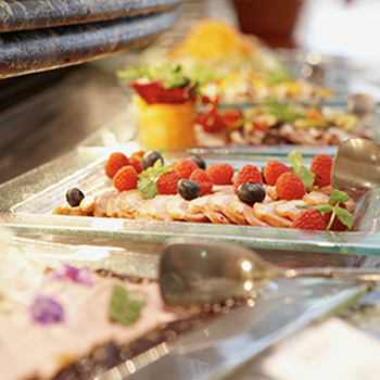 平日 ディナータイム 10 Off ブラッセリーチェッカーズ 各国の料理が勢揃いするディナーブッフェ ヒルトン大阪 じゃらん遊び体験