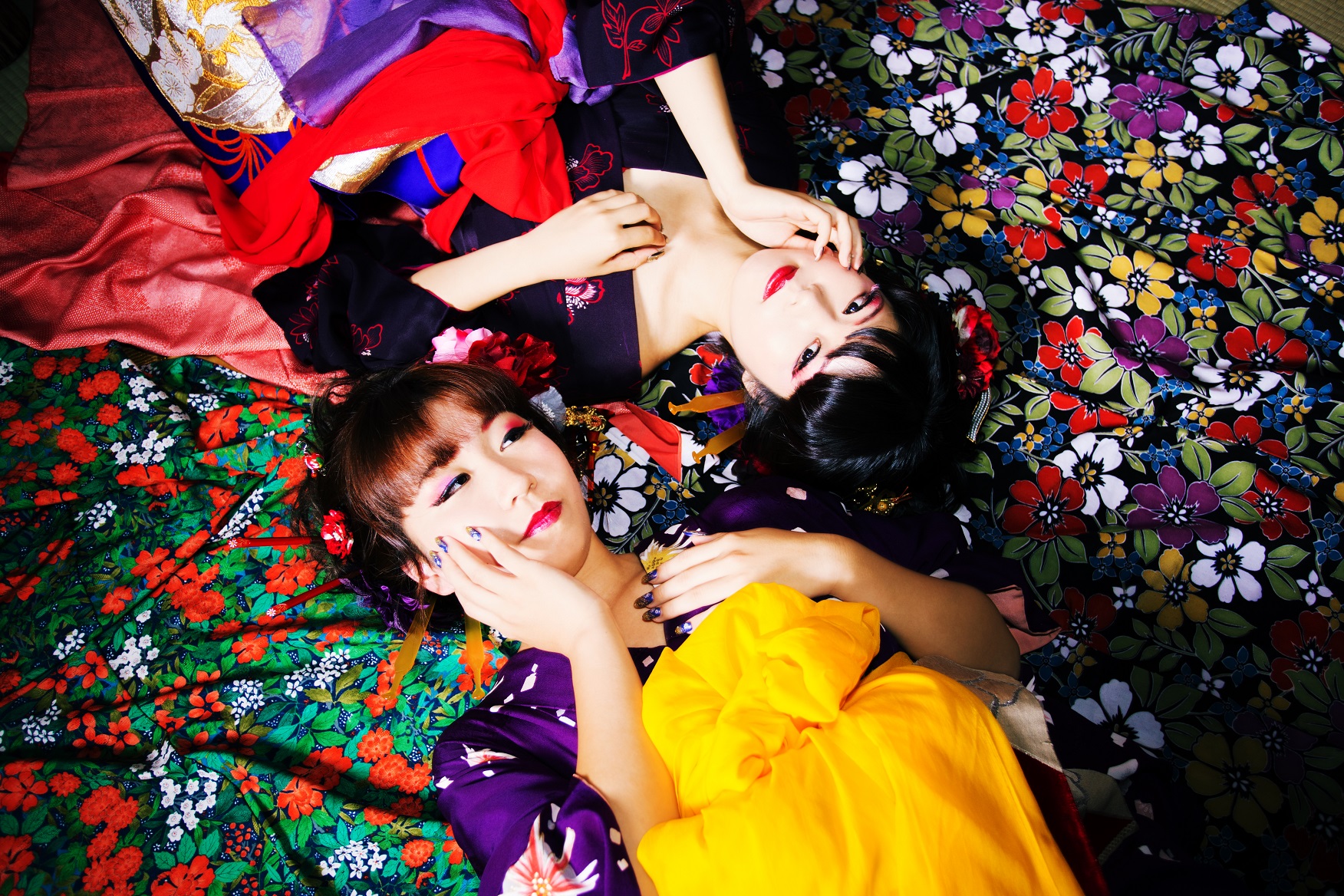 2人以上で体験された場合は最後に全員でのカットを数枚お撮りします!お友達同士や同僚、姉妹、母娘で素敵な思い出を作りましょう!