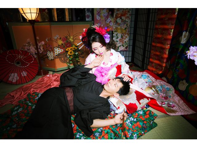 カップルやご夫婦はもちろん、男女のペアであればお友達同士や父娘での撮影も可能です!体験型スタジオだから味わえる『非日常感』を楽しみましょう!