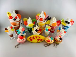 つくれるスイーツは全7種類!どの種類でも、トッピングを1品サービス!!