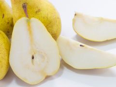 【ランチビュッフェ限定 シーズナルフルーツフェア】スペシャルイベントとして「山形ラ・フランス食べ放題」を開催。