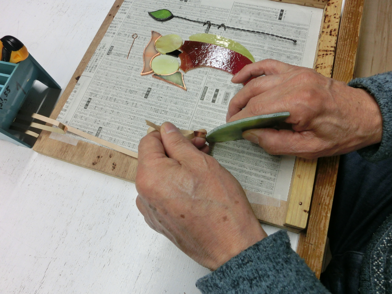 全てのパーツにこのように銅テープを巻き付けます。巻き方は仕上がりに影響しますので丁寧に巻き付けます。