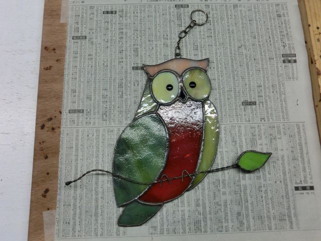 目玉も入り吊り具のチエーンを付ければ完成です。