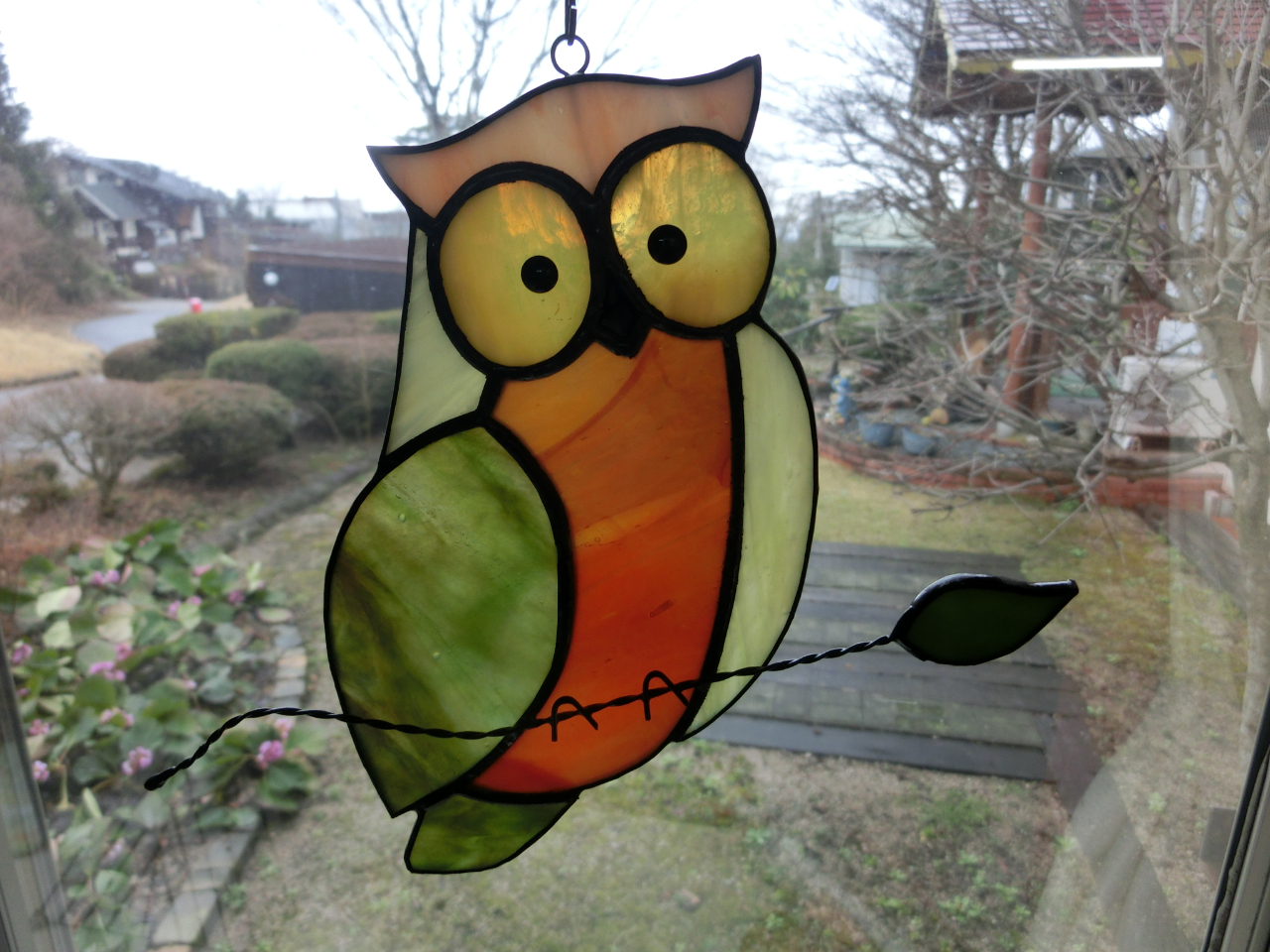 光を通せば更に綺麗なガラス本来の色を楽しめます。