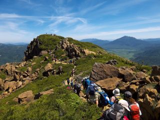 至仏山トレッキング お花畑と展望を求めて Npo法人片品 山と森の学校 じゃらん遊び体験 至仏山トレッキング お花畑と展望を求めて Npo法人片品 山と森の学校 じゃらん遊び体験