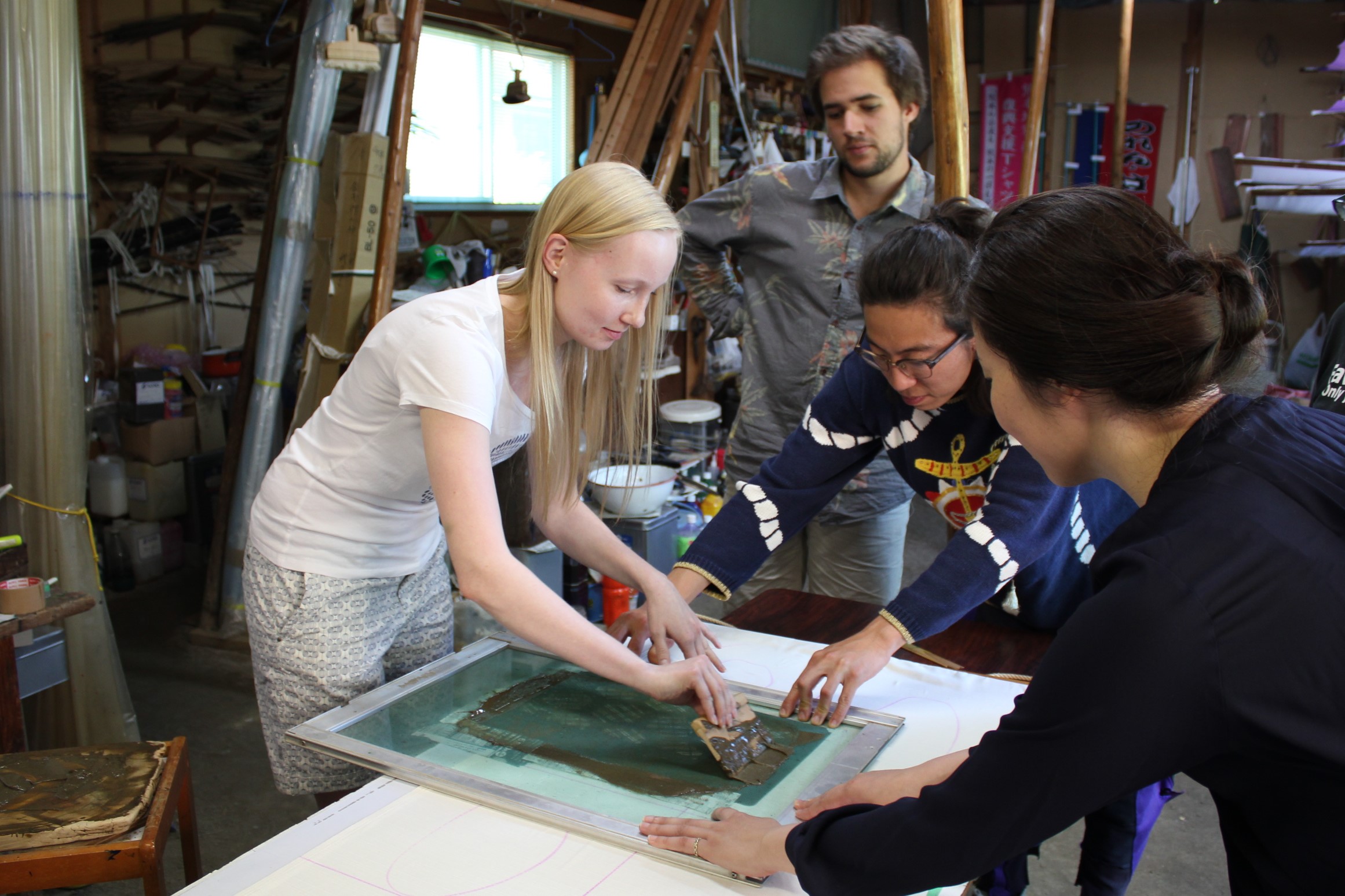 染物職人に学ぶ藍染体験 自分で染めた布を使って オリジナル小物づくりも 豊の国千年ロマン観光圏 じゃらん遊び体験