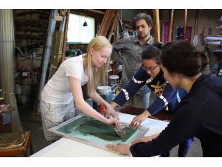 染物職人に学ぶ藍染体験 自分で染めた布を使って オリジナル小物づくりも 豊の国千年ロマン観光圏 じゃらん遊び体験 染物職人に学ぶ藍染体験 自分で染めた布を使って オリジナル小物づくりも 豊の国千年ロマン観光圏 じゃらん遊び体験