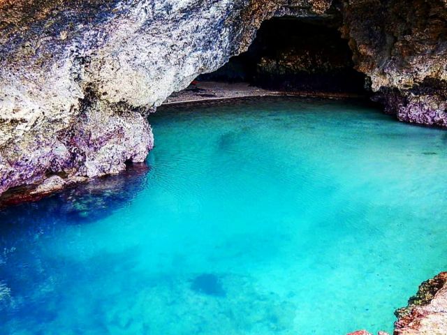 洞窟の入口は未知の世界への始まり!