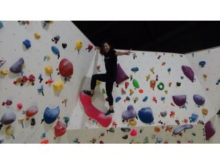 ボルダリングは楽しい♪一度やったらハマります!!