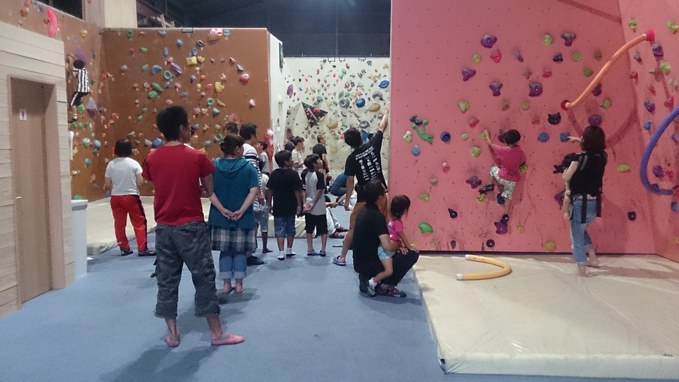 LXƂԂɂ̓LbYEH[܂߂āAS12ʂ̕ǂL܂Bqǂ`l܂ŁAݍĂ鎞ԑтłXgXȂp܂