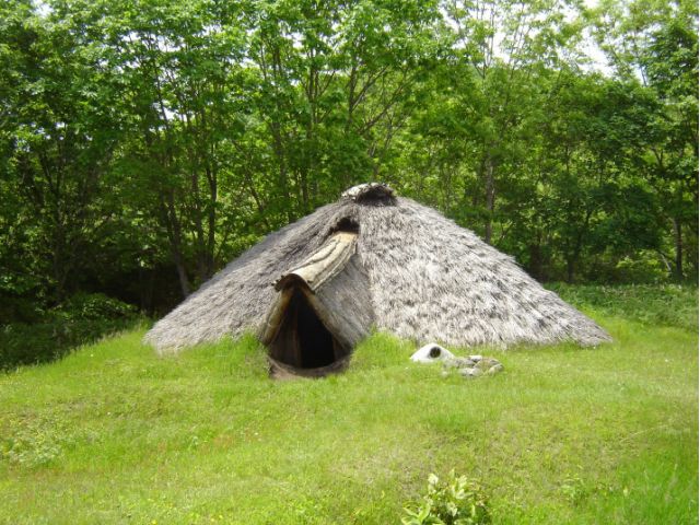 擦文時代竪穴住居を復元