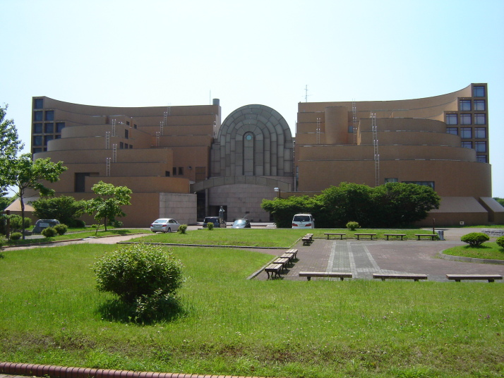 Hs qui̐nł鍑̓VRLOɂw肳Ăť΂ቺɌ鍂Ƀ^`EHL悤ɂтB