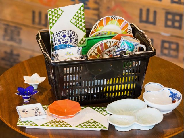 10,000円コース事例。見本の為にあふれさせていますが、ルールはかごの取っ手が持てる範囲までです。