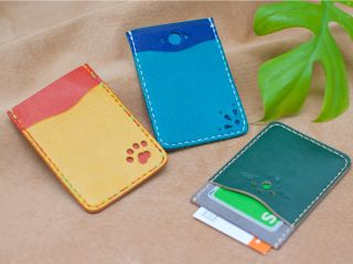 定期やICカードなどを入れられるパスケースです