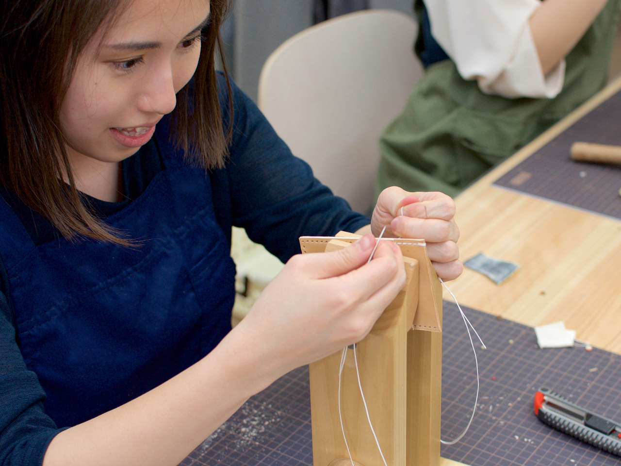 ステッチ作業中。一番楽しい作業ですね。