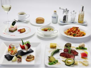 コース一例全国的に評価の高いA5等級佐賀牛のヒレ肉をグリルにして、季節のソースでお召し上がりいただきます。特別な日のランチにおすすめです。