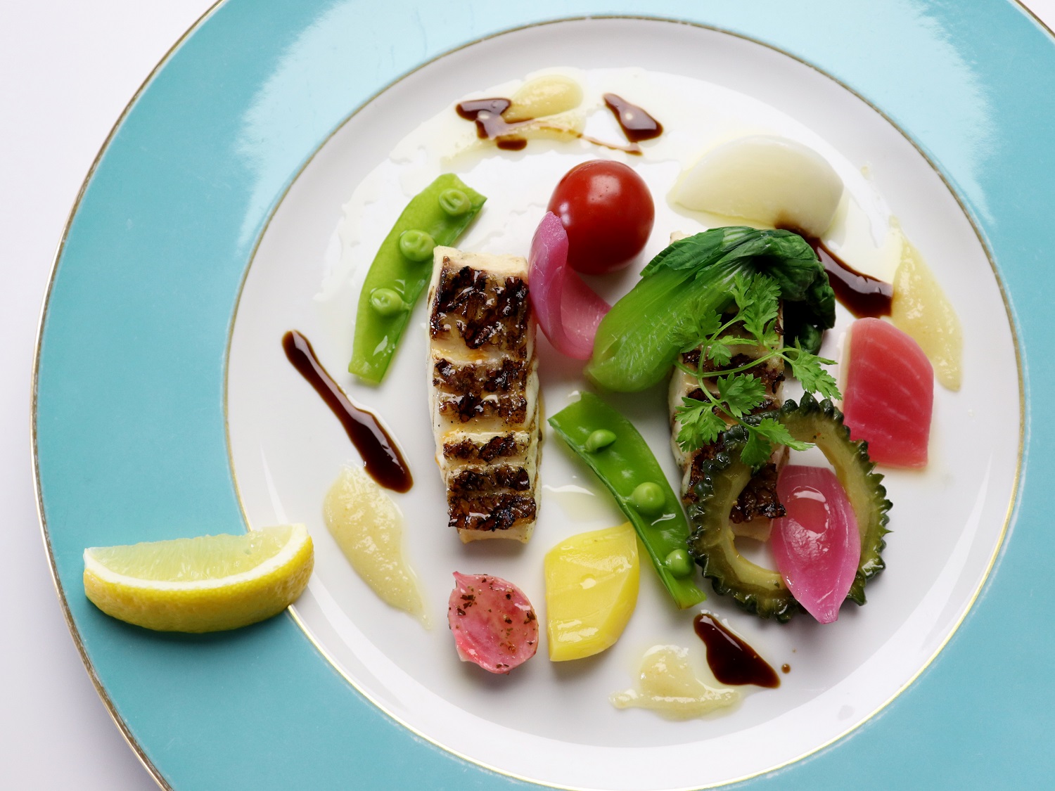 お魚料理一例 旬鮮魚のグリル 有機レモン添え