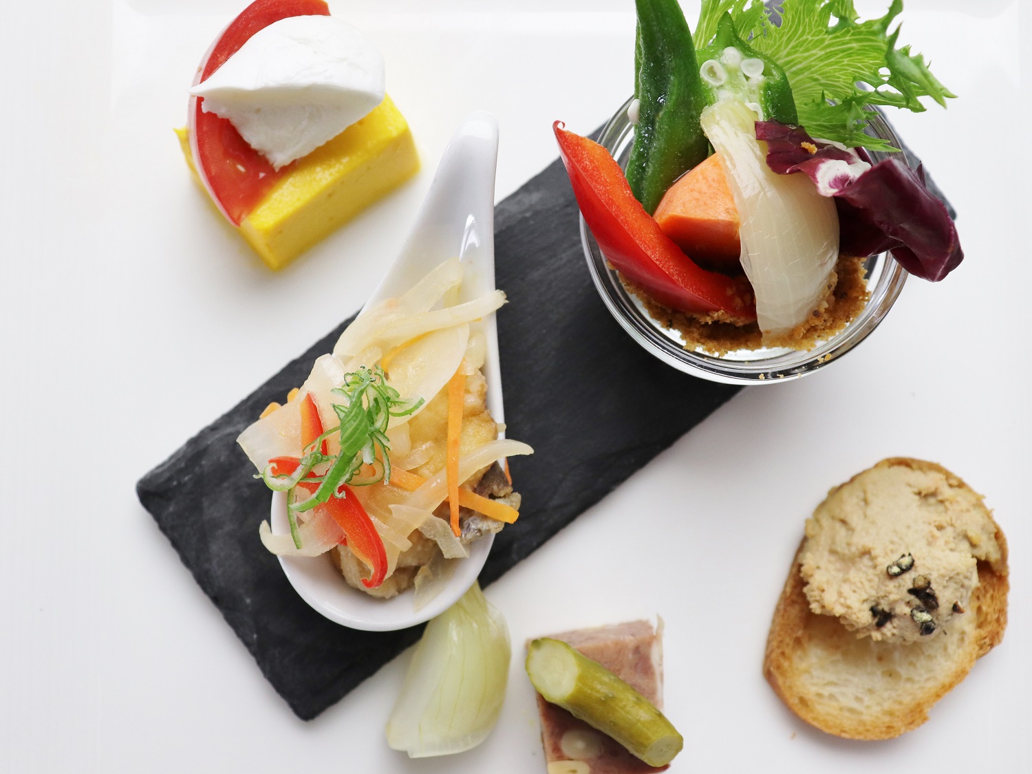 O؈@n̐HނƃC^A̓`ƋZZMB