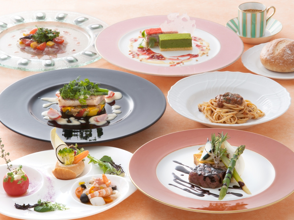 お魚もお肉も味わえる豪華フルコース「ノスタルジアコース」