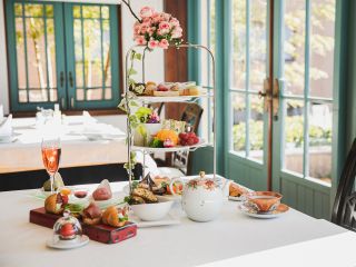 贅沢な午後にふさわしい、華やかなスイーツの数々をお愉しみください♪