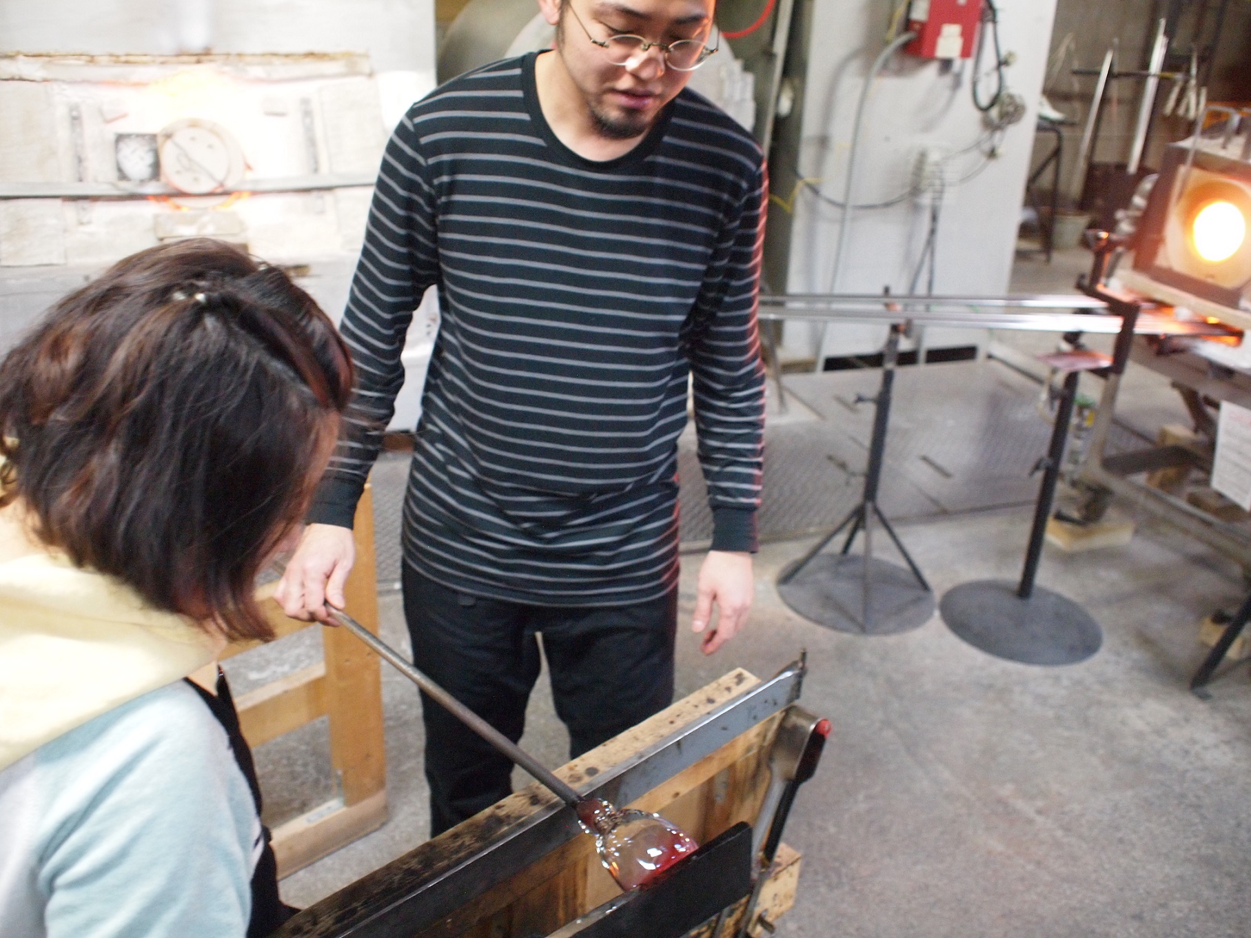 グラスの底をつくったり・・・