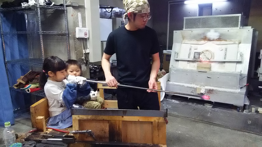 風船をふくらませるように・・・。