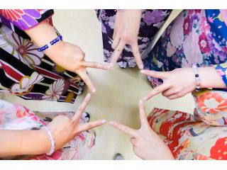 伝統文化である念珠を、念珠の本場京都で、お好きな天然石で作っていただきます。