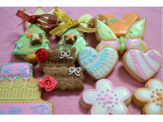 アイシングクッキー作りの体験レッスンを実施しています。