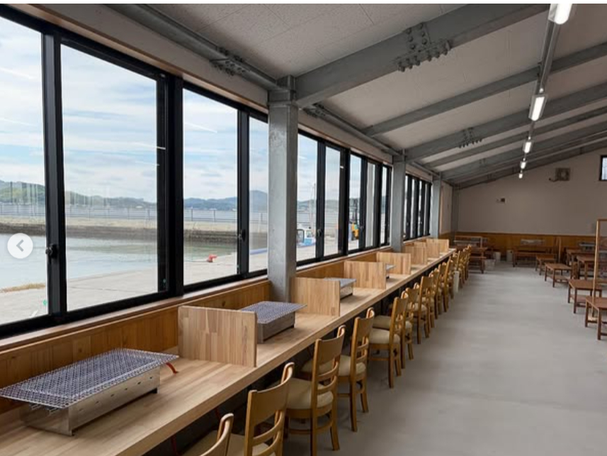 糸島牡蠣小屋で初のカウンター席!加布里湾が一望できます(友人・カップル・ご夫婦で) もちろん広々テーブル席もあります