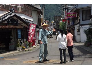 温泉街をグローバルな目線で案内します。