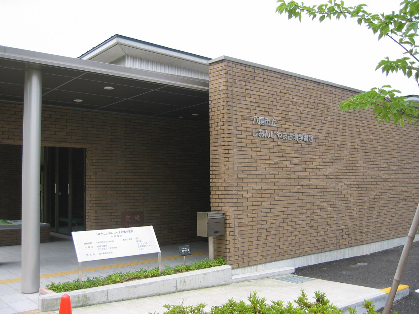 �w�K�ق̊O�ςł��B���ԏ�͂V�䕪����܂��B