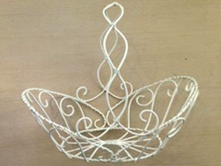 中にお花や観葉植物を飾れば、とってもオシャレ。野菜や果物も、こんなバスケットに入れておけば、生活感がなくて素敵。幅広い用途に使える、優秀なインテリア雑貨です。