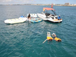 【ボートが近くにあるので安心♪熱帯魚、サンゴ礁観察をお楽しみください♪】